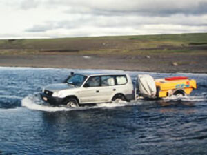 Aart Kok Zambezi tenttrailer vouwwagen door water IJsland