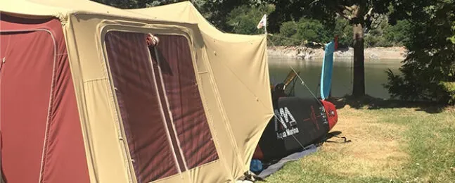 Aart Kok Zambezi River Lodge tenttrailer op de camping