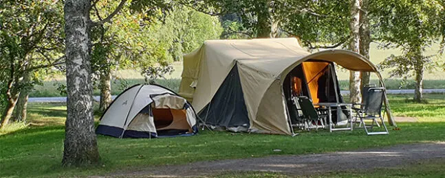 Aart Kok Kavango vouwwagen met boogluifel op de camping