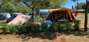Aart Kok Kariba vouwwagen op camping in Kroatie