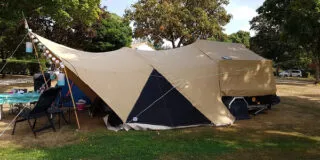 Zambezi River Lodge vouwwagen met boogluifel op de camping