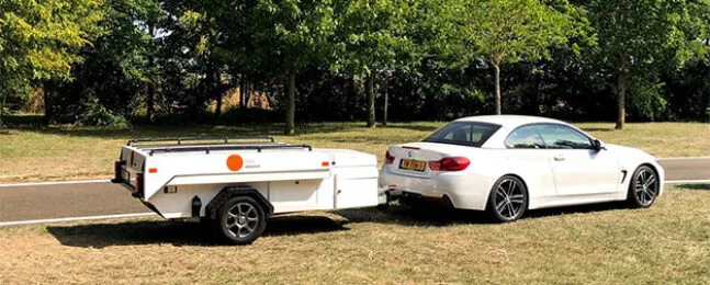 Witte Aart Kok Zambezi tenttrailer achter BMW