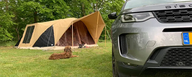 Aart Kok Livingstone River Lodge vouwwagen op camping met Land Rover Discovery
