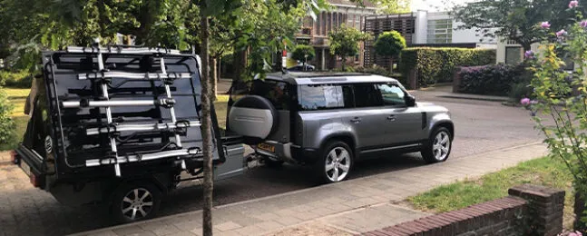 Zambezi Hardtop Off Road tenttrailer achter Land Rover Defender
