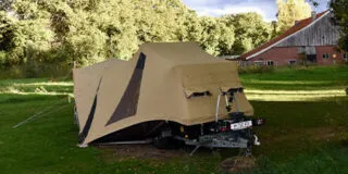 Beige Aart Kok Tuareg vouwwagen op camping