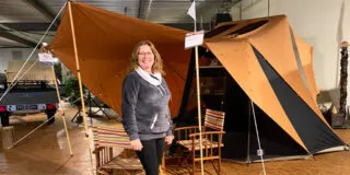 Roelien met Tuareg vouwwagen bij Aart Kok Adventure Roden
