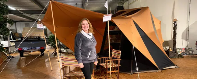 Roelien met Tuareg vouwwagen bij Aart Kok Adventure Roden
