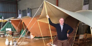 Johan met River Lodge vouwwagen bij Aart Kok Adventure Heemstede