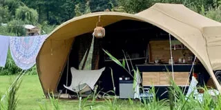 River Lodge boogluifel vouwwagen op natuurkampeerterrein