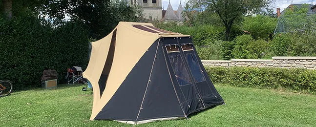 Zambezi Tuareg vouwwagen opgezet met de voortent dicht