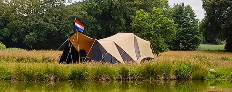 Tuareg aan het water met NL vlag