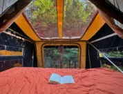 Aart Kok Livingstone tenttrailer uitzicht vanuit bed