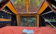 Aart Kok Livingstone tenttrailer uitzicht vanuit bed