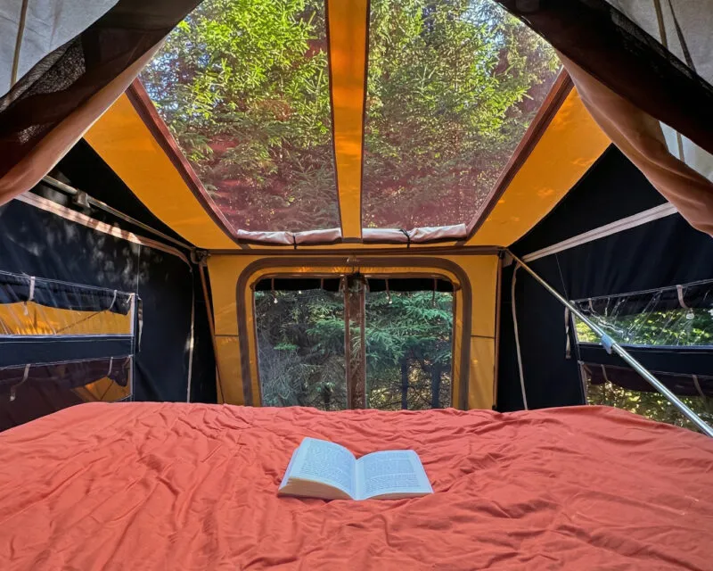 Aart Kok Livingstone tenttrailer uitzicht vanuit bed