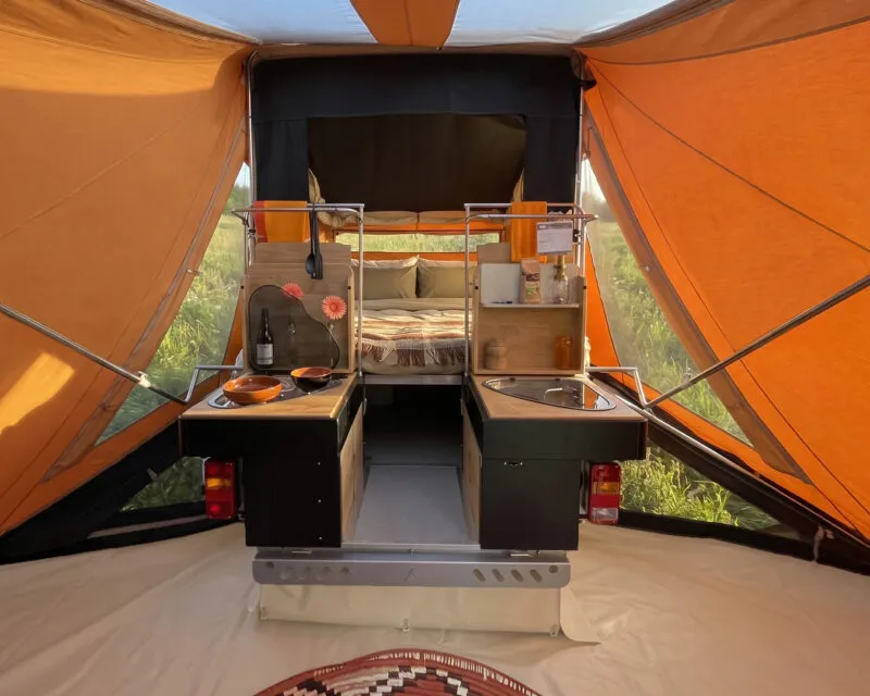 Daarom Aart Kok Tuareg tenttrailer oker interieur