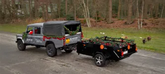 Aart Kok Zambezi vouwwagen met Land Rover Defender en kerstman