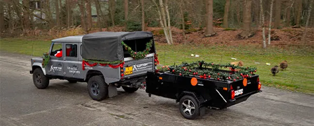 Aart Kok Zambezi vouwwagen met Land Rover Defender en kerstman